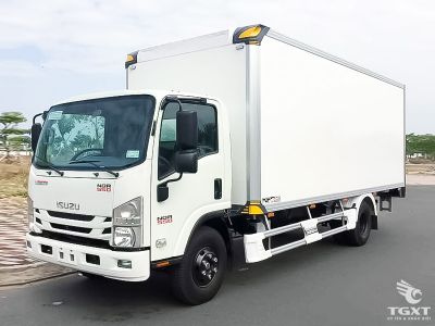 Xe tải Isuzu NQR NQR75LE5 5 tấn thùng bảo ôn, thiết kế hiện đại, vận hành tiết kiệm, phù hợp vận chuyển thực phẩm và dược phẩm giữ nhiệt tối ưu.