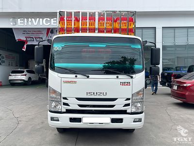xe-tai-npr-npr85ke5-3t3-cho-gia-cam-1.jpg Xe tải chở gia cầm Isuzu NPR 3.3 Tấn, thiết kế chuyên dụng, động cơ Euro 5, chở 196 lồng.