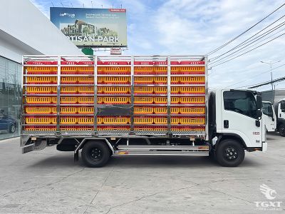xe-tai-npr-npr85ke5-3t3-cho-gia-cam-7.jpg Xe tải Isuzu NPR 3.3 Tấn chuyên dụng chở gia cầm, động cơ Euro 5, vận chuyển 196 lồng, giải pháp tối ưu cho ngành chăn nuôi.