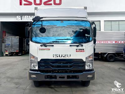 Xe tải Isuzu FRR 5.8 tấn với thùng ôn khí oxy, trang bị động cơ Euro 5, phù hợp vận chuyển y tế an toàn.