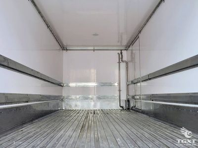 Xe tải Isuzu FRR 5.8 tấn, thùng ôn khí oxy, động cơ Euro 5, vận chuyển y tế an toàn.