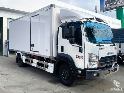 Xe tải Isuzu FRR90NE5 5.8 Tấn thùng bảo ôn, động cơ 190 mã lực, phù hợp vận chuyển hàng hóa doanh nghiệp.