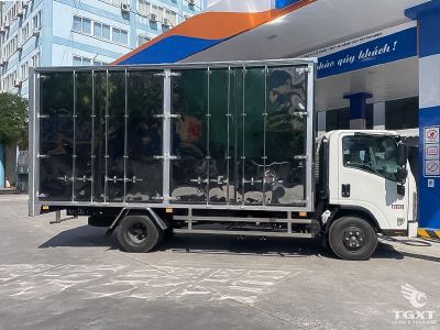 xe-tai-isuzu-npr-npr85ke5-3t5-thung-cho-pallet-chua-cau-kien-dien-tu-3.jpg Xe tải Isuzu NPR85KE5 3.5 Tấn với thùng pallet chuyên dụng cho cấu kiện điện tử.