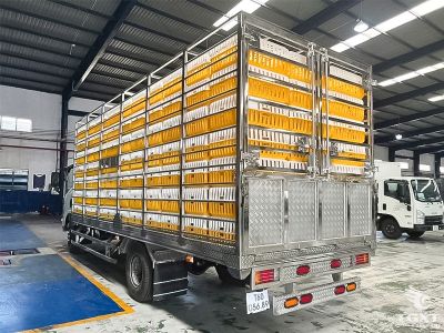 Xe tải Isuzu NQR75ME5 4 tấn vận chuyển gia cầm an toàn, bền bỉ, động cơ Euro 5, phù hợp ngành chăn nuôi trong nước.