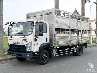Xe tải Isuzu FRR90LE5 5.5 tấn, vận chuyển gia súc an toàn, tiết kiệm nhiên liệu, Euro 5, phù hợp cho doanh nghiệp chăn nuôi và vận tải.