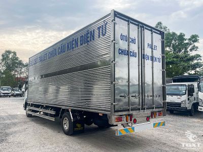 xe-tai-isuzu-frr-frr90ne5-5t9-cho-pallet-chua-cau-kien-dien-tu-6.jpg Xe tải Isuzu FRR 5.9 Tấn chở cấu kiện điện tử, thùng chứa pallet, hệ thống con lăn, tiết kiệm nhiên liệu cao, phù hợp vận chuyển nội bộ và doanh nghiệp.