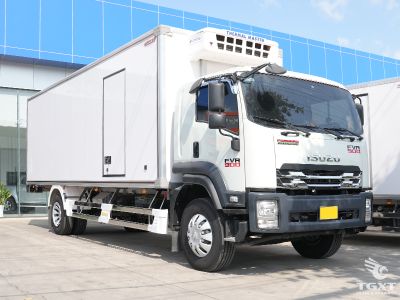 Xe tải Isuzu FVR FVR34SE5 6.8 Tấn thùng đông lạnh chất lượng cao, hiệu suất mạnh mẽ, vận chuyển hàng đông lạnh hiệu quả cho doanh nghiệp logistics.