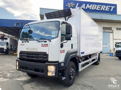 Xe tải Isuzu FVR FVR34SE5 6.8 Tấn thùng đông lạnh, thiết kế hiện đại, vận hành mạnh mẽ, lý tưởng vận chuyển thực phẩm đông lạnh trong ngành logistics.