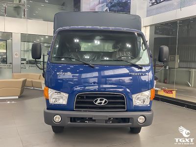 Xe tải Hyundai New Mighty W750 3.5T, thùng bạt gắn bửng nâng, tiêu chuẩn khí thải Euro 5, động cơ mạnh mẽ, tiết kiệm nhiên liệu, phù hợp vận chuyển hàng hóa.