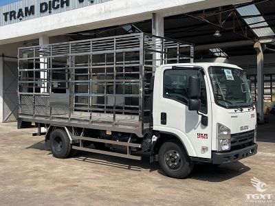 xe-tai-isuzu-qkr-qkr77fe5-1t9-thung-cho-gia-cam-2.jpg Xe tải Isuzu QKR QLR77FE5 1.9T chuyên dụng chở gia cầm, động cơ 120Ps, đạt tiêu chuẩn Euro 5, phù hợp vận chuyển gà, vịt từ trang trại đến điểm tiêu thụ.