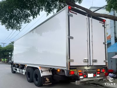 Xe tải Isuzu FVM 14 tấn, thùng đông lạnh cách nhiệt, máy 280PS, tiêu chuẩn khí thải EURO 5, phù hợp vận chuyển thực phẩm, thủy sản, dược phẩm.