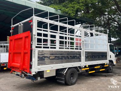 Xe tải Isuzu NQR NQR75LE5 5 Tấn, thùng bạt bung nắng linh hoạt, hiệu quả, thân thiện môi trường, tiết kiệm nhiên liệu.