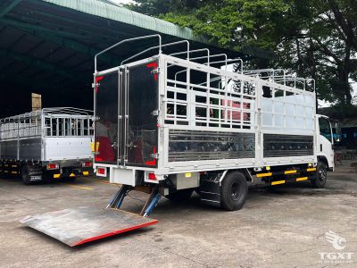 Xe tải Isuzu NQR NQR75LE5 5 Tấn, thùng bạt bung linh hoạt, hiệu quả, thân thiện môi trường, tiết kiệm nhiên liệu.