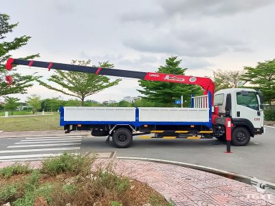Xe tải Isuzu FRR 90NE5 gắn cẩu Unic URV375, tải trọng 5 tấn, động cơ Euro 5, vận chuyển mạnh mẽ, nâng hạ chuyên nghiệp.