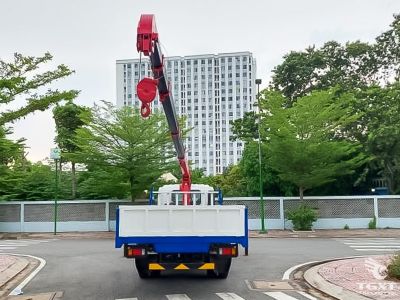 Xe tải Isuzu FRR 90NE5 gắn cẩu Unic URV375, tải trọng 5 tấn, động cơ Euro 5, vận chuyển mạnh mẽ, nâng hạ chuyên nghiệp.