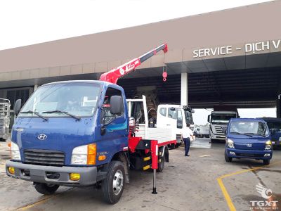 Xe tải Hyundai New Mighty N250SL 2 Tấn với cẩu Unic URV233, động cơ Euro 5, nâng hạ hàng hiệu quả.