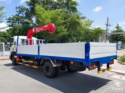 Xe tải Isuzu FRR90QE5 4.5T gắn cẩu Unic URV374, vận hành mạnh mẽ, thân thiện môi trường, phù hợp vận chuyển đa ngành.