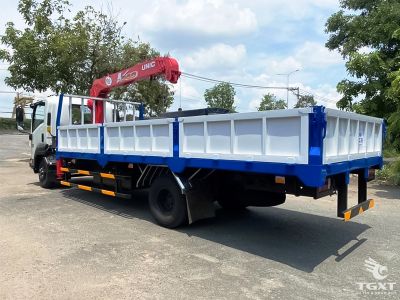 Xe tải cẩu Isuzu FRR90NE5 5.1 tấn, gắn cẩu Unic URV344, mạnh mẽ, bền bỉ, phù hợp xây dựng, vận chuyển và nâng hạ tại Việt Nam.