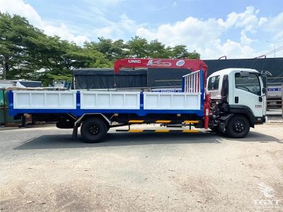 Xe tải cẩu Isuzu FRR90NE5 5.1 tấn, gắn cẩu Unic URV344, bền bỉ, an toàn, phù hợp vận chuyển và nâng hạ cho doanh nghiệp Việt.