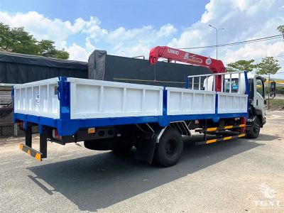 Xe tải cẩu Isuzu FRR90NE5 5.1 tấn, gắn cẩu Unic URV344, bền bỉ, đa năng, phù hợp xây dựng, vận chuyển và nâng hạ an toàn.