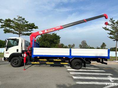 Xe tải cẩu Isuzu FRR 90NE5 4.1 Tấn, gắn cẩu Unic URV343, mạnh mẽ, tiết kiệm nhiên liệu, phù hợp vận chuyển xây dựng và công nghiệp.