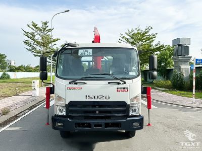 Xe tải cẩu Isuzu FRR 90NE5 4.1 Tấn, gắn cẩu Unic URV343, vận hành mạnh mẽ, tiết kiệm nhiên liệu, phù hợp xây dựng, vận chuyển, an toàn cao.