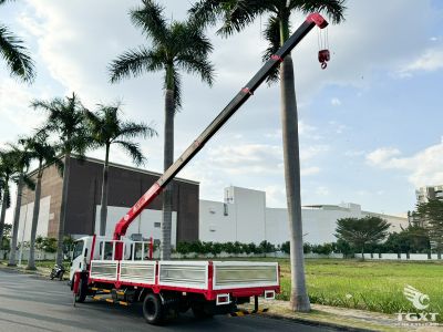 xe-tai-isuzu-frr-frr90ne5-5t4-gan-cau-unic-urv345-2.jpg Xe tải Isuzu FRR90NE5 5.4 tấn gắn cẩu Unic URV345, bền bỉ, linh hoạt, phù hợp nâng hàng xây dựng và vận chuyển hàng nặng.