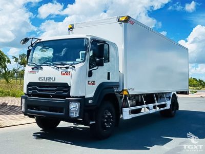 Xe tải Isuzu FVR 7T thùng bảo ôn, động cơ Euro 5, phù hợp vận chuyển hàng nhạy cảm nhiệt độ.