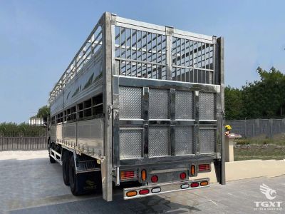 Xe tải Isuzu FVM60WE5 chở gia súc, công suất 280 Ps, thiết kế chuyên dụng, an toàn, tiết kiệm nhiên liệu, phù hợp vận chuyển trang trại.