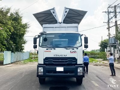 Xe tải Isuzu FVR FVR34UE5 7.5 Tấn, thùng kín cánh dơi, động cơ 7.8L Euro 5, tiết kiệm nhiên liệu, vận chuyển hàng hóa nội đô và liên tỉnh.