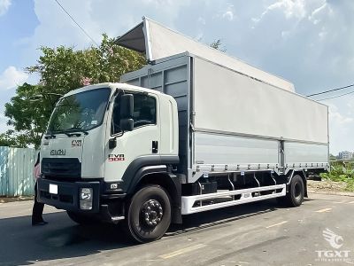 Xe tải Isuzu FVR FVR34UE5 7.5 Tấn, thùng kín cánh dơi, động cơ Euro 5, mạnh mẽ, tiết kiệm nhiên liệu, phù hợp giao hàng nội đô và liên tỉnh.