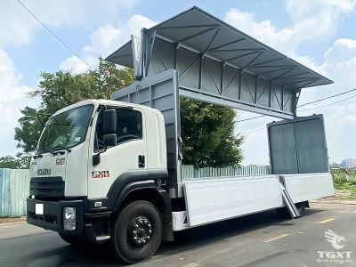 Xe tải Isuzu FVR FVR34UE5 7.5 Tấn, thùng kín cánh dơi, động cơ Euro 5, tiết kiệm nhiên liệu, phù hợp vận chuyển đa dạng hàng hóa.