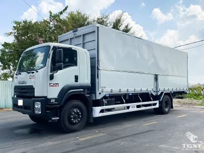 Xe tải Isuzu FVR FVR34UE5 7.5 Tấn, thùng kín cánh dơi, động cơ Euro 5, tiết kiệm nhiên liệu, vận chuyển hàng hóa đa dạng nội đô và liên tỉnh.