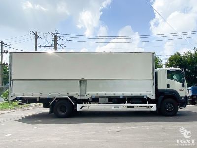 Xe tải Isuzu FVR FVR34UE5 7.5 Tấn thùng kín cánh dơi, động cơ Euro 5, tiết kiệm nhiên liệu, phù hợp vận chuyển đa dạng nội đô và liên tỉnh.