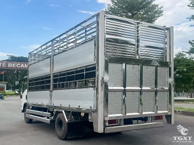xe-tai-isuzu-nqr-nqr75le5-4t-cho-gia-suc-7.jpg Xe tải Isuzu NQR75LE5 chở gia súc, thiết kế chuyên dụng, vận chuyển an toàn, tiêu chuẩn khí thải Euro 5, Nhật Bản.
