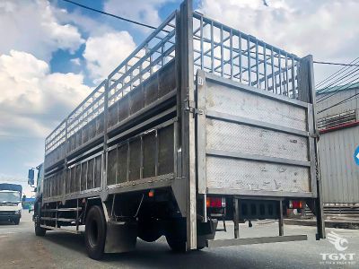 Xe tải chở gia súc Isuzu FVR FVR34SE5 6.4 Tấn, thiết kế an toàn, hiệu quả, phù hợp vận chuyển ngành chăn nuôi Việt Nam.