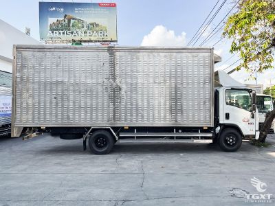 Xe tải Isuzu NQR NQR75ME5 3.2 Tấn vận chuyển gia cầm, thiết kế inox đa tầng, động cơ 155 Ps, tiêu chuẩn khí thải Euro 5, đảm bảo an toàn và tiết kiệm.