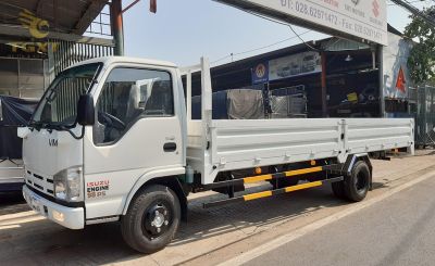 truck-3.jpg Hình ảnh xe tải hiện đại phù hợp để vận chuyển hàng hóa trong ngành logistics.