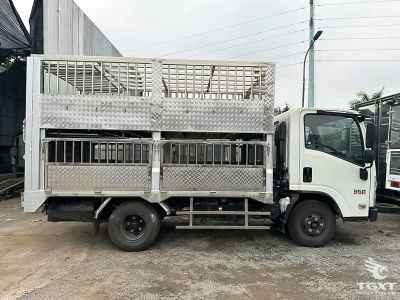 Xe tải Isuzu QKR QLR77FE5 1.9 tấn chuyên chở gia súc, hiệu quả, tiết kiệm nhiên liệu, tiêu chuẩn Nhật Bản.