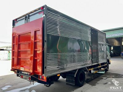 xe-tai-isuzu-npr-npr85ke5a-2t5-thung-kin-bung-nang-3.jpg Xe tải Isuzu NPR NPR85KE5A 2.5 tấn, đa dạng thùng, tiết kiệm nhiên liệu, bền bỉ, phù hợp vận chuyển kinh doanh.