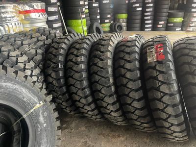 cac-loai-lop-1.jpg Các loại lốp xe tải phổ biến: Radial, Bias, không săm và tái chế, giúp bạn lựa chọn phù hợp với nhu cầu sử dụng.