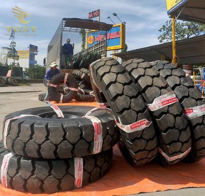 Hình ảnh thể hiện lốp xe tải phù hợp với tải trọng, đảm bảo an toàn và hiệu quả vận hành.