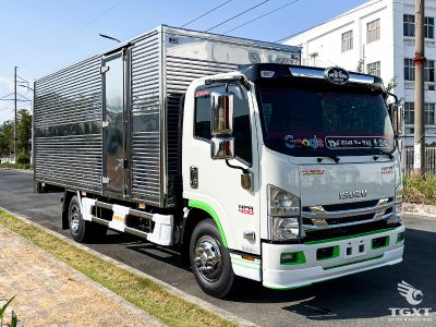 xe-tai-isuzu-npr-npr85ke5-3t5-thung-kin-1.jpg Xe tải Isuzu NPR NPR85KE5A 3.5 tấn, thùng kín dài 5.15m, công nghệ Nhật Bản, tiêu chuẩn Euro 4, tiết kiệm nhiên liệu, phù hợp vận chuyển đa dạng.