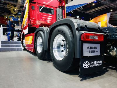 gia-cac-thuong-hieu-1.jpg Giá lốp xe tải đa dạng theo thương hiệu và kích thước, từ Michelin đến Bridgestone, phù hợp mọi loại xe tải tại Việt Nam.