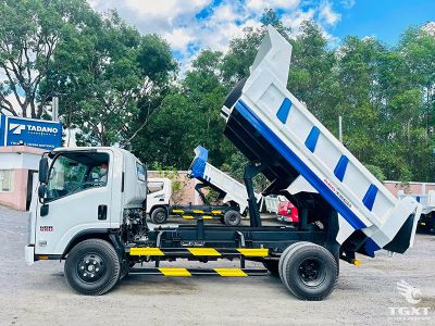 Xe tải ben Isuzu NQR NQR75HE5 5.5 Tấn, 4 Khối, động cơ Euro 5, lý tưởng cho vận chuyển vật liệu xây dựng.