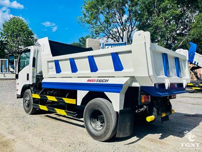 Xe ben Isuzu NQR NQR75HE5 5.5 Tấn, 4 Khối, động cơ Euro 5 mạnh mẽ, phù hợp vận chuyển vật liệu xây dựng.