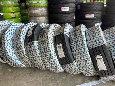 mua-cu-hay-moi-3.jpg So sánh lốp xe tải cũ và mới - lựa chọn phù hợp cho vận tải an toàn và hiệu quả