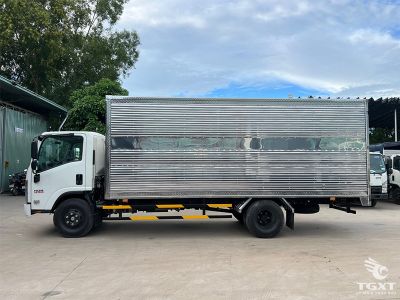 Xe tải Isuzu NQR NQR75LE5 4.9 tấn - vận chuyển hàng hóa bền bỉ, tiết kiệm nhiên liệu, thiết kế hiện đại, phù hợp doanh nghiệp.