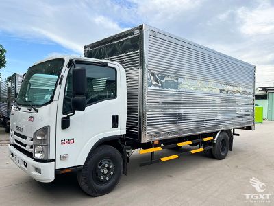 Xe tải Isuzu NQR NQR75LE5 4.9 tấn - vận chuyển hàng hóa bền bỉ, tiết kiệm nhiên liệu, thiết kế hiện đại, phù hợp doanh nghiệp.