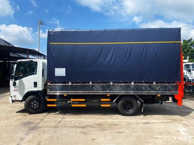 Xe tải Isuzu NPR85KE5 3.2 tấn chở mô tô, xe máy, động cơ Euro 5, thiết kế hiện đại, vận hành linh hoạt, phù hợp vận chuyển tại Việt Nam.